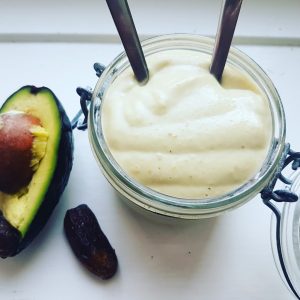 smoothie med avocado och moringa