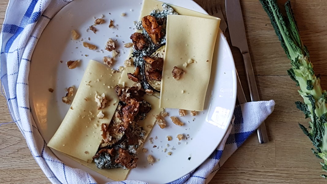 öppen lasagne med kantareller och grönkål - VEGOHIMLEN