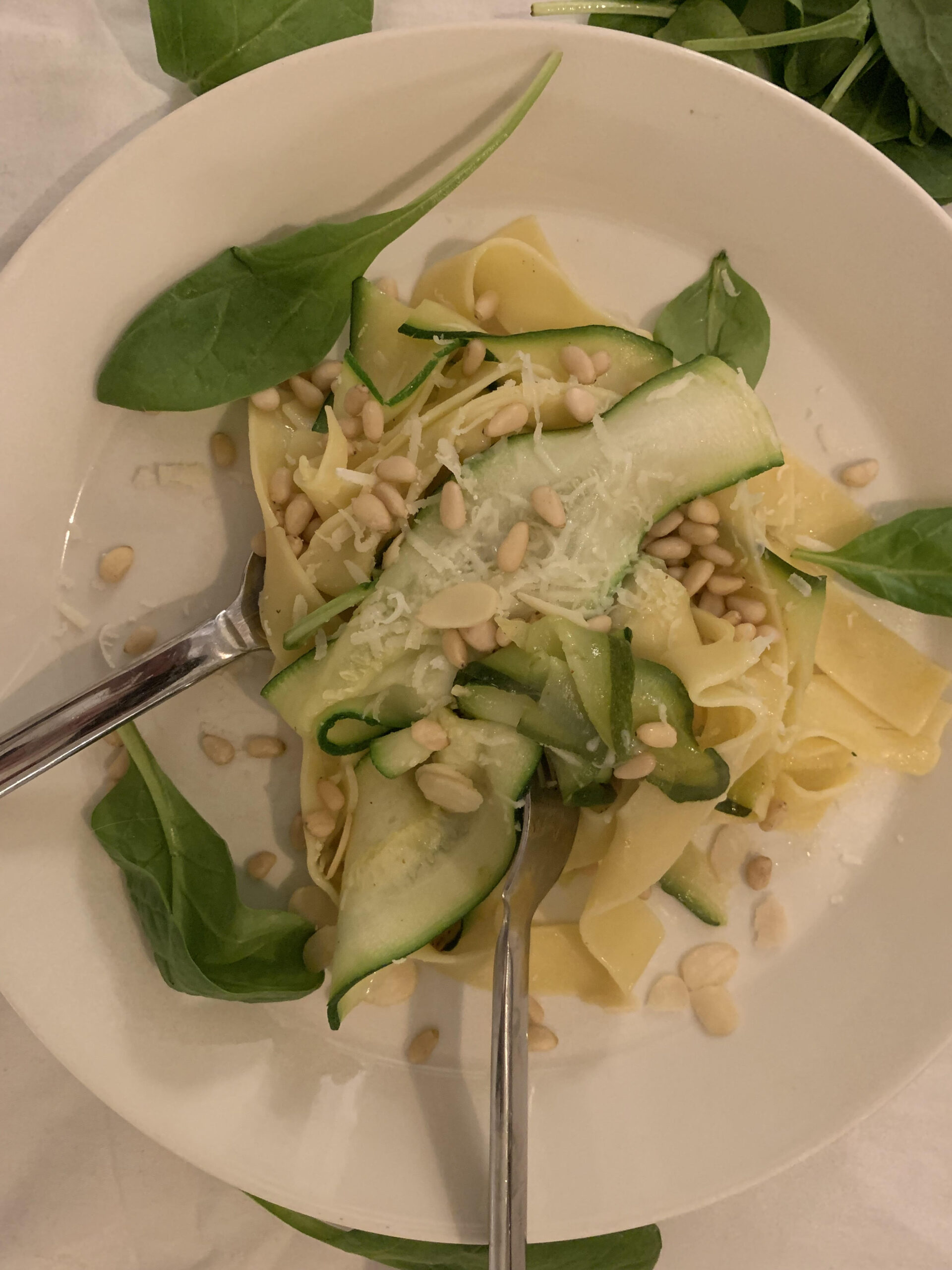 vegetarisk vardagsmat med zucchini, citron & pinje - VEGOHIMLEN